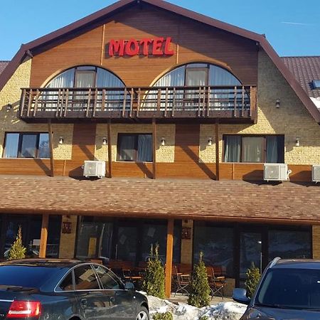 Efm Motel Brezoi Ngoại thất bức ảnh
