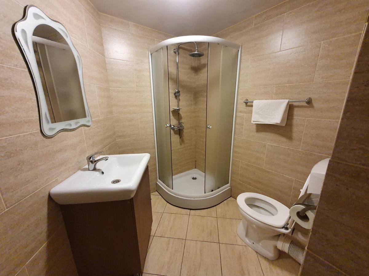 Efm Motel Brezoi Ngoại thất bức ảnh