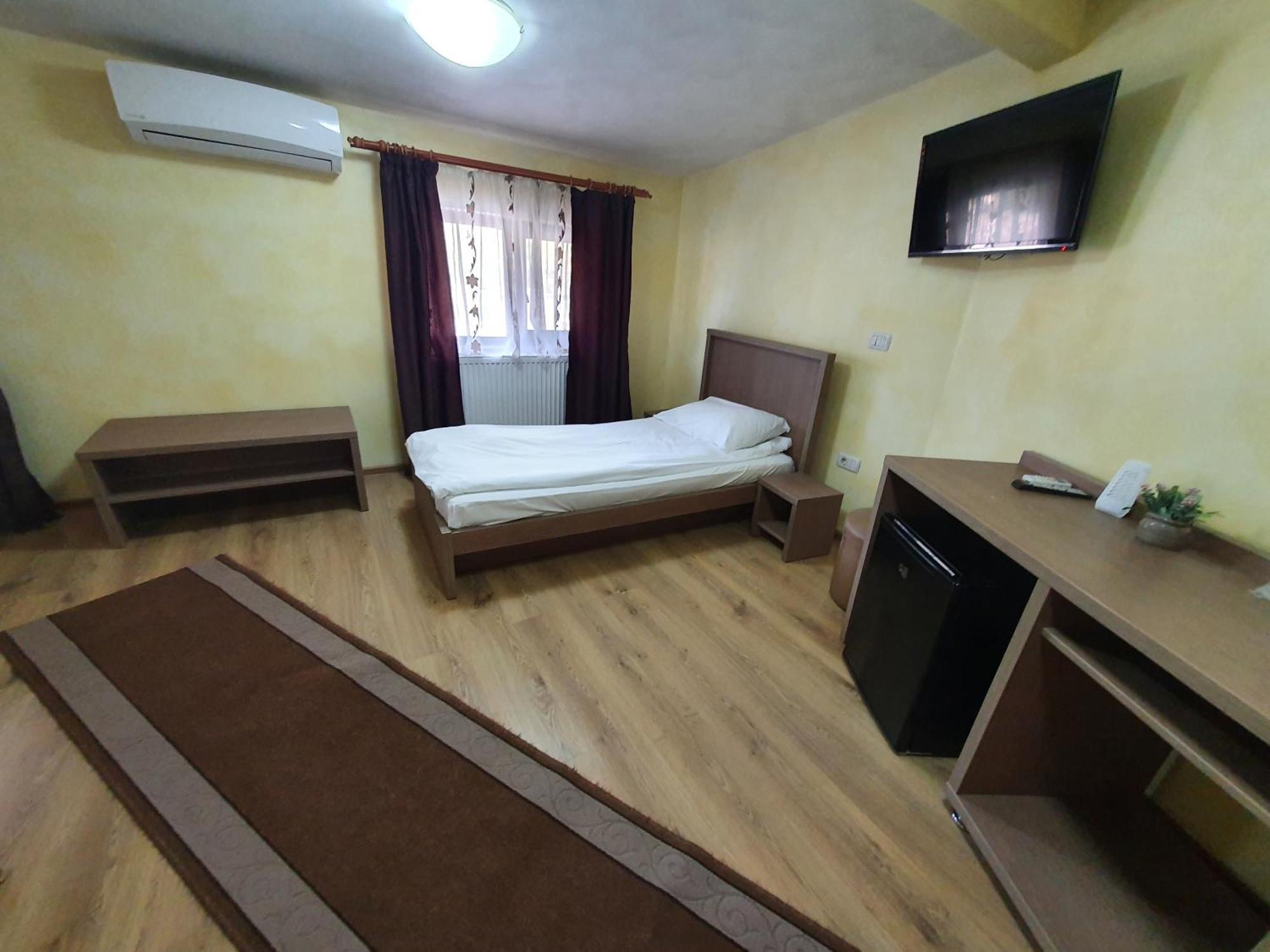 Efm Motel Brezoi Phòng bức ảnh