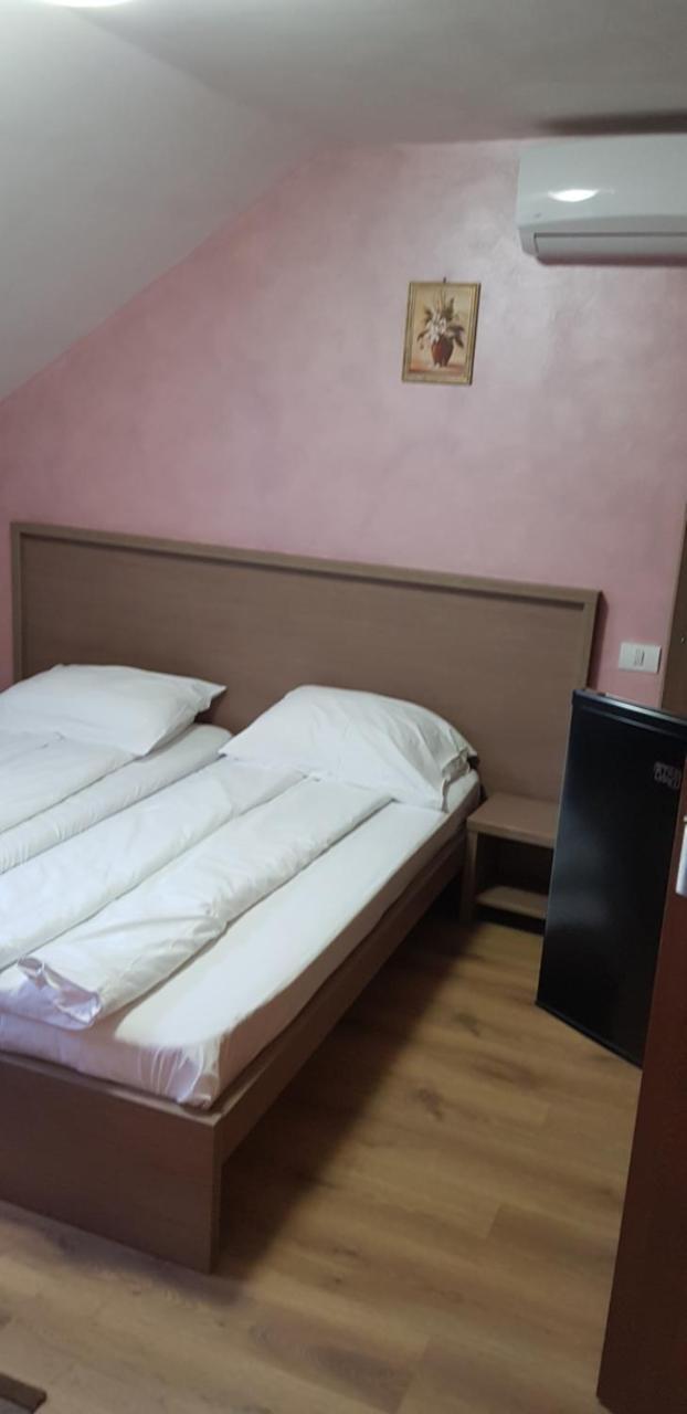 Efm Motel Brezoi Ngoại thất bức ảnh