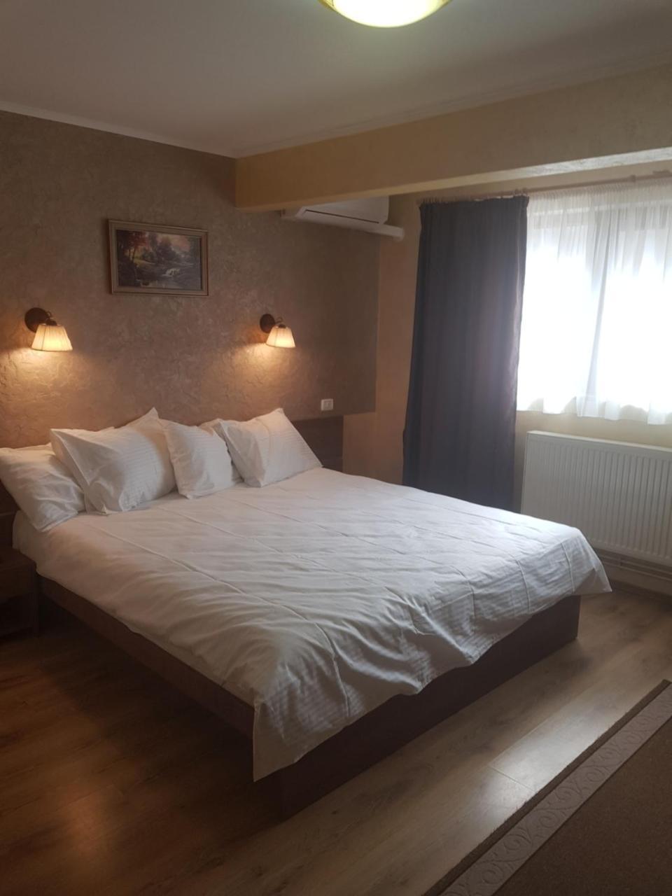 Efm Motel Brezoi Ngoại thất bức ảnh
